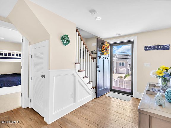 3rd image of 1299 Paul Boulevard