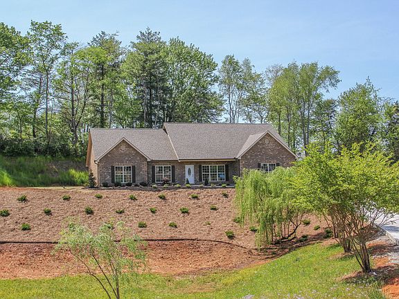 2nd image of 3729 Sheldon Pl