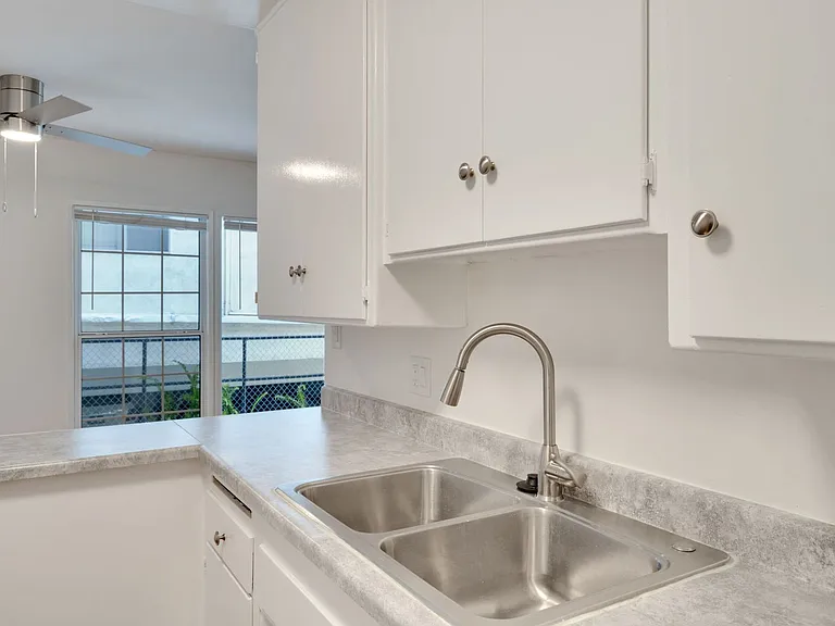 218 S Gale Dr — Photo 17
