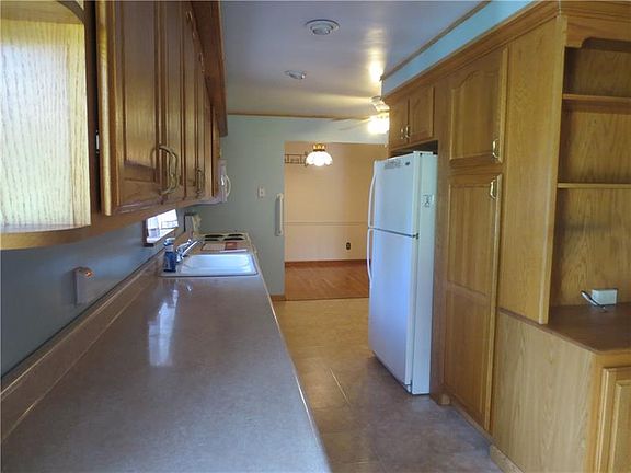 5th image of 330 Pershing Ave