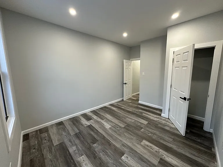 1141 Herbert St — Photo 15