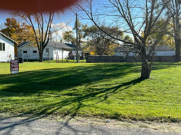 2480 Crawford Dr, Benton Harbor, MI 49022