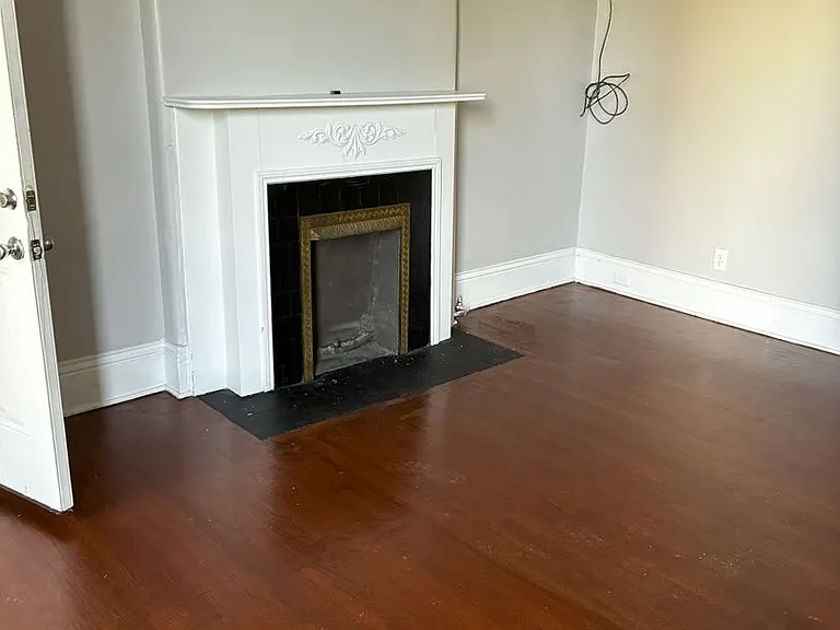 208 W Ormsby Ave. — Photo 3