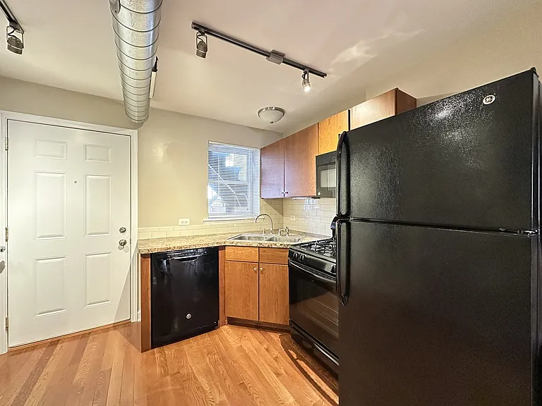 674 N Orleans St #2 — Photo 3