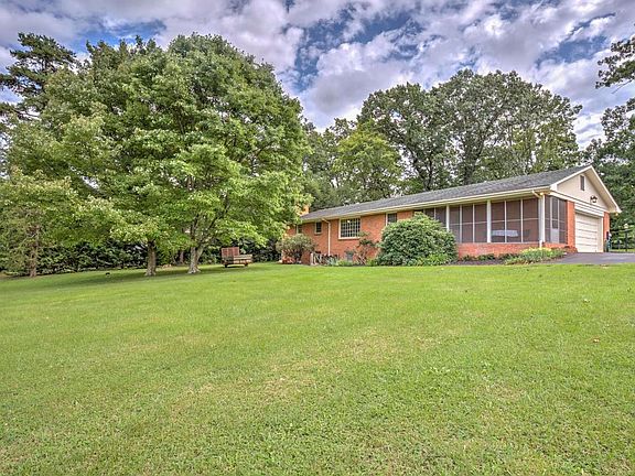 5th image of 8137 College Dr