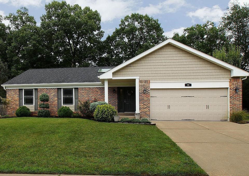 Beautiful curb appeal topped off with architectural shingle roof only 2 yrs old.