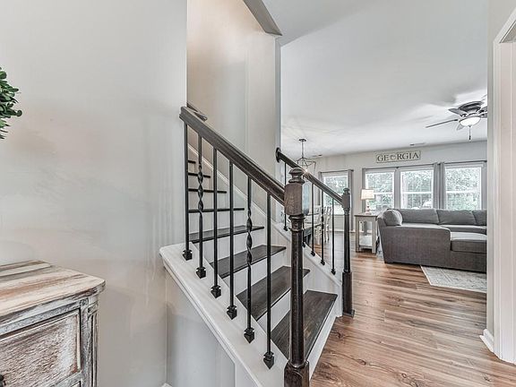 4th image of 118 Edinburgh Dr