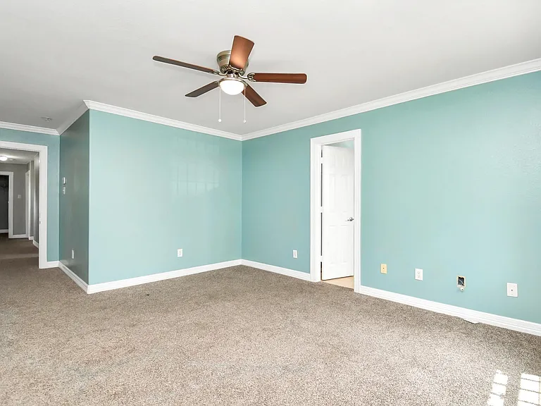 7902 Dyer St — Photo 6