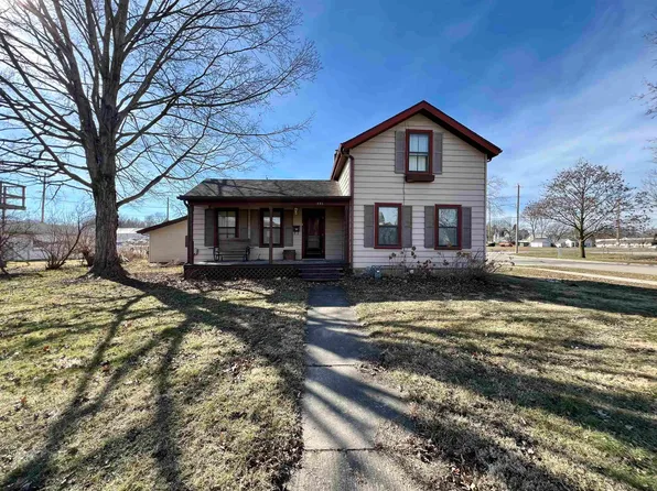 231 N Cedar St, Monticello, IA 52310