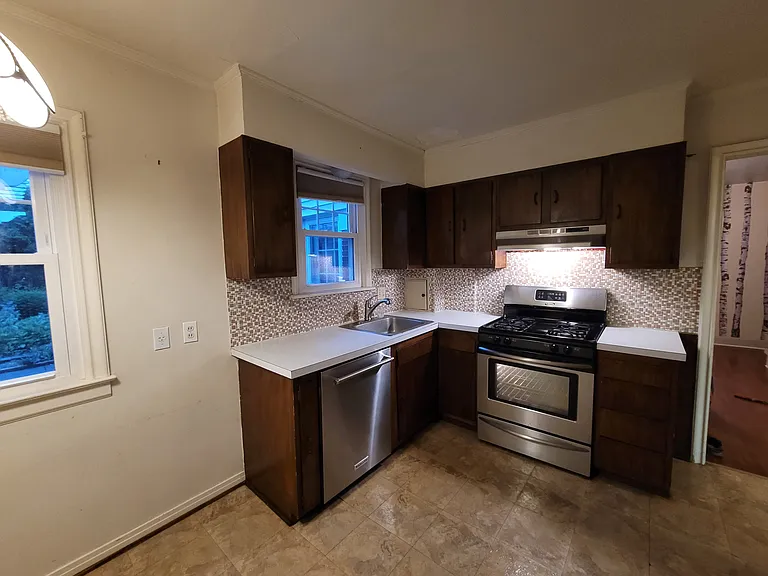 179 Amherstdale Rd — Photo 11