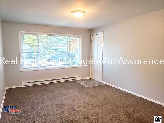 4th image of 678 SE 11th Ave