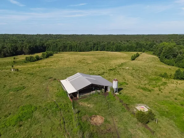 1074 McGee Rd, Decaturville, TN 38329