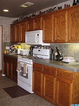 5th image of 1609 E Beech Dr