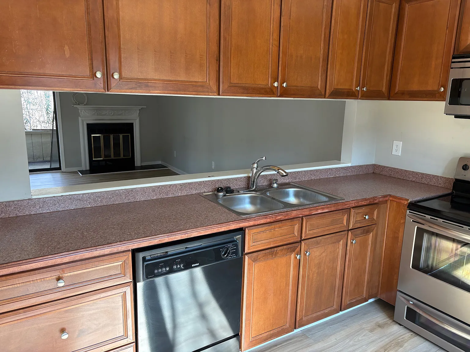 2 bed, 2.5 bath, 1248 sqft, $1,995 — Photo 2