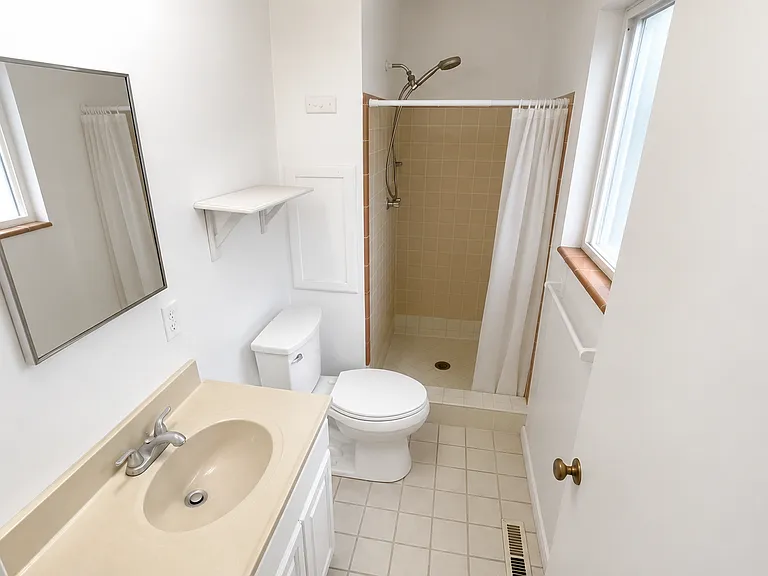 1140 Park Ave — Photo 8