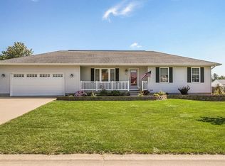 402 Hope Ave, Urbana, IA