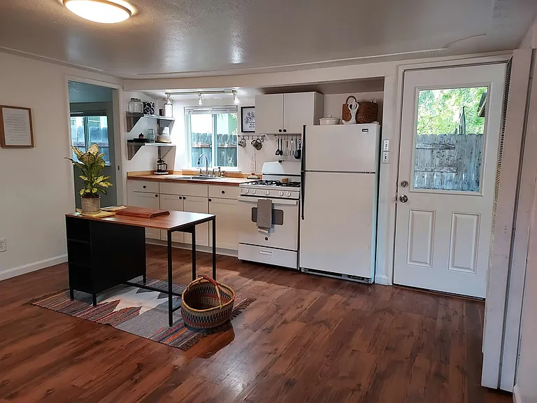 1232 Oakdale St #B — Photo 2