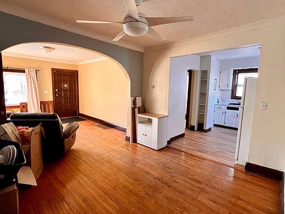 5th image of 905 Russell St