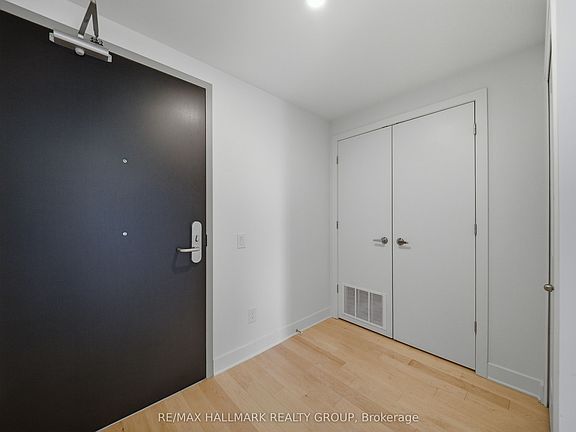 4th image of 180 George St #606