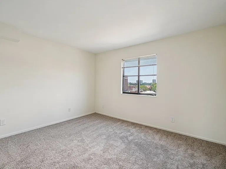 River Place Luxury Apartments — Photo 38