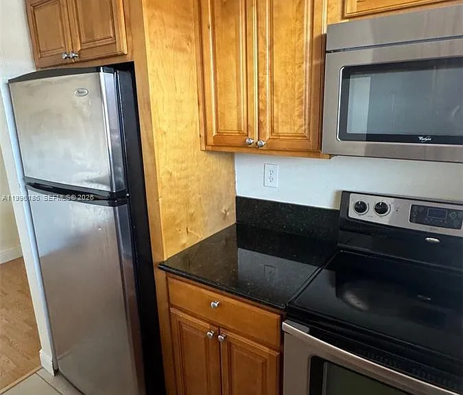 2441 SW 31st Ave #303 — Photo 3