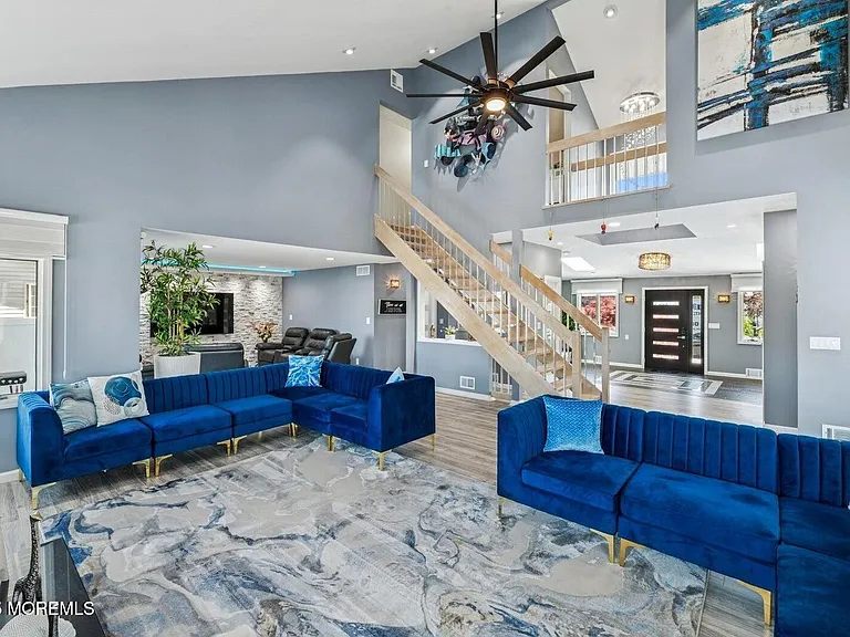 385 Aldo Dr — Photo 18