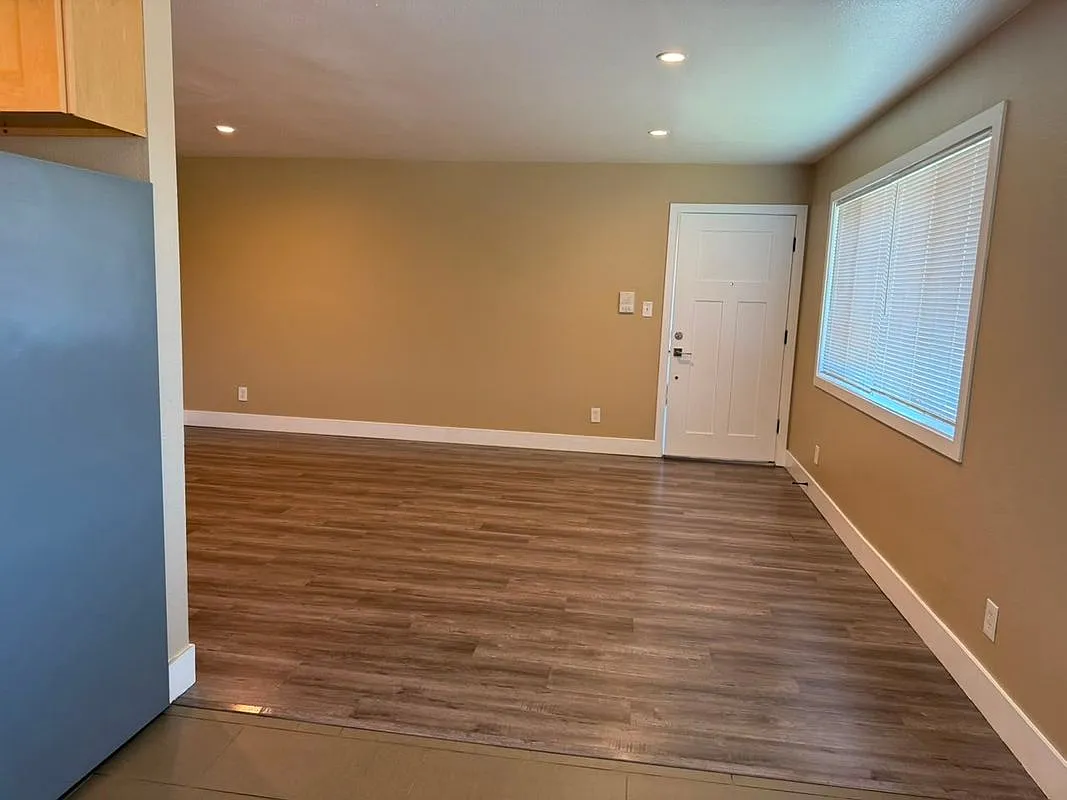 2 bed, 1.5 bath, 875 sqft, $1,849 — Photo 4