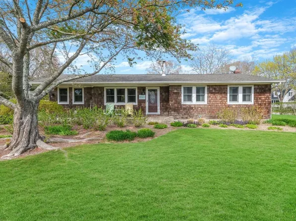 17 Valley Drive, East Moriches, NY 11940