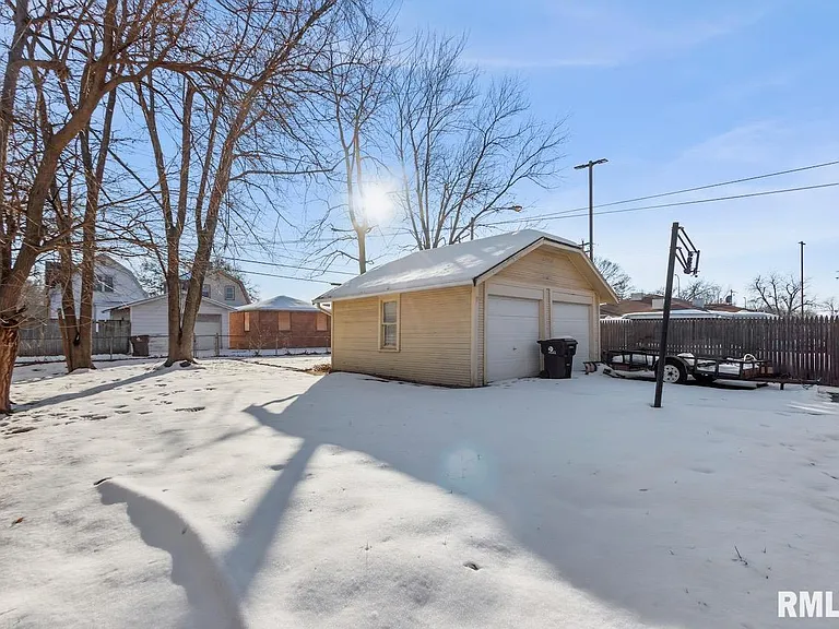 1816 W Callender Ave — Photo 31