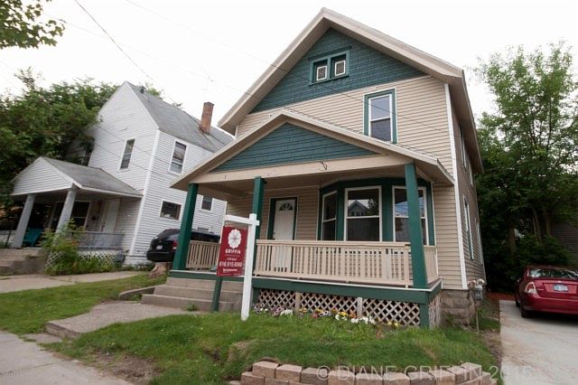 1st image of 3 Fuller Ave SE