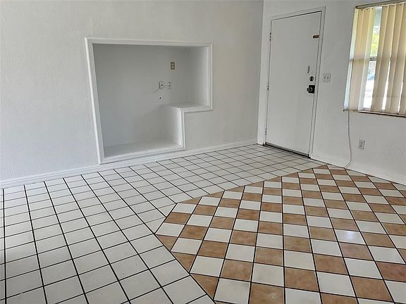 3rd image of 127 Country Club Dr