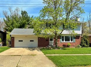 417 Windsor Dr, Elyria, OH