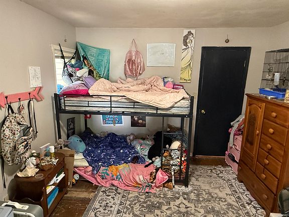 4th image of 654 Mercer Ave