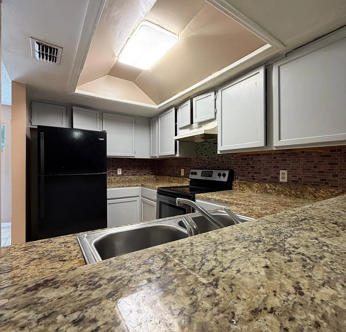 2 bed, 1.5 bath, 900 sqft, $1,499 — Photo 3