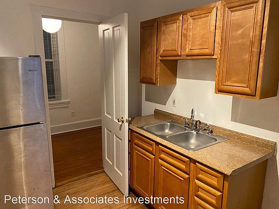 3rd image of 1432 N Greenview Ave