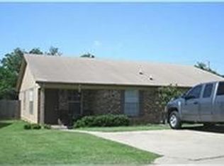 105 Pine Meadow Dr, Kennedale, TX 76060