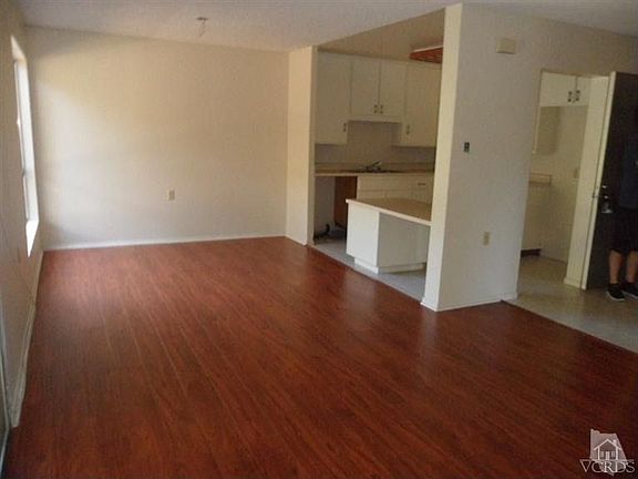 5th image of 286 Oak Leaf Dr #11