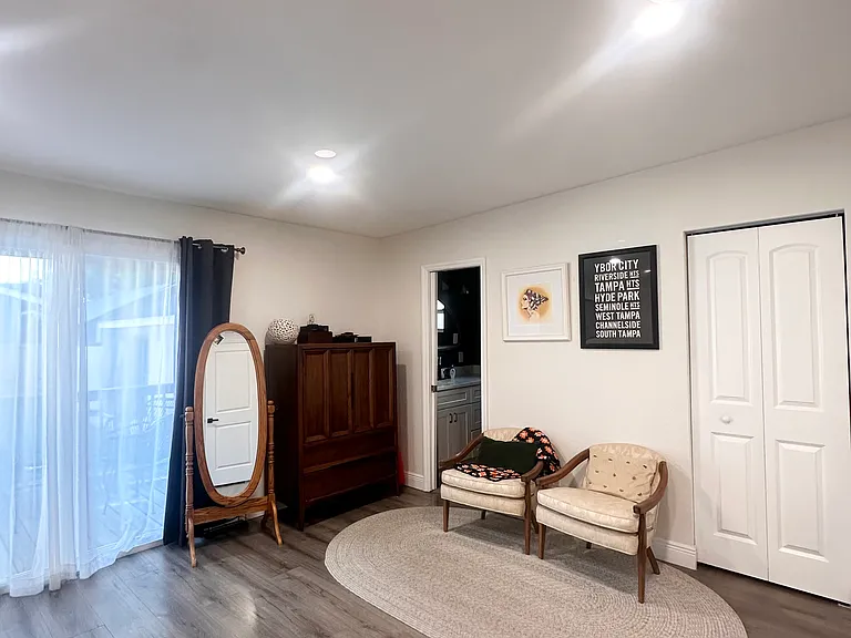 210 W Lambright St — Photo 18