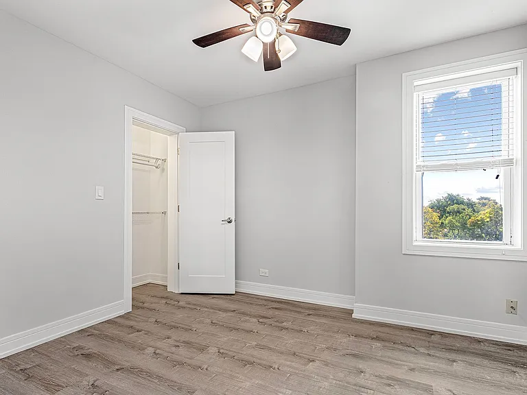 The 1521 Sherwin — Photo 46