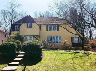 24 Shadow Ln, Great Neck, NY 11021