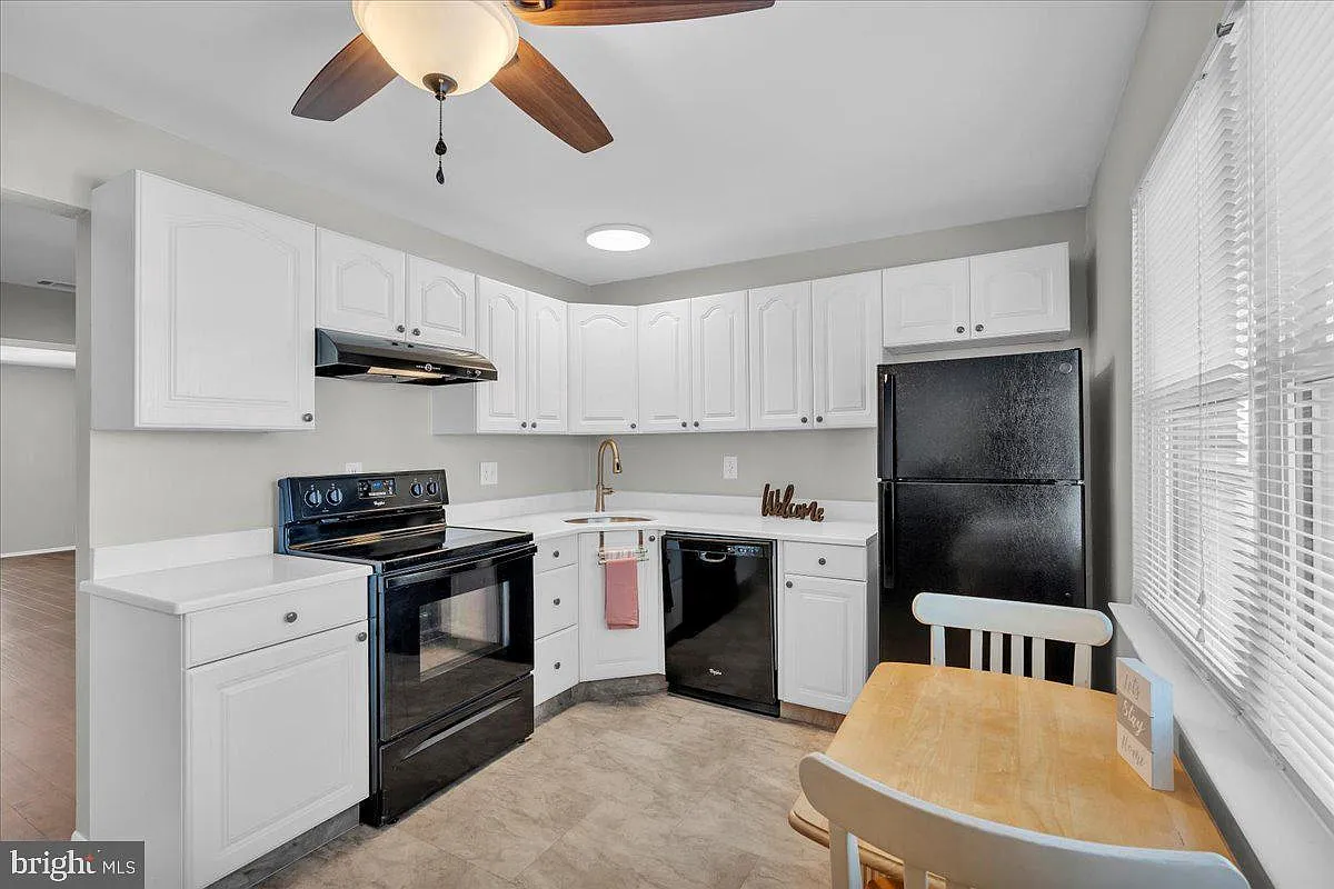 2 bed, 1.5 bath, 1120 sqft, $2,400 — Photo 1
