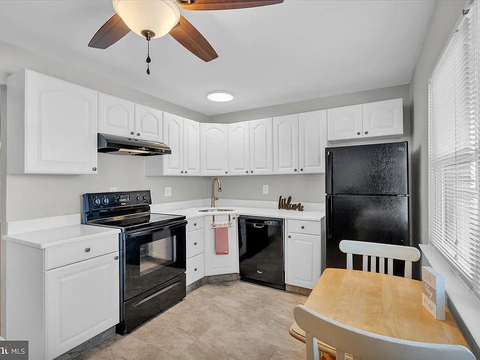 915 Silver Ct