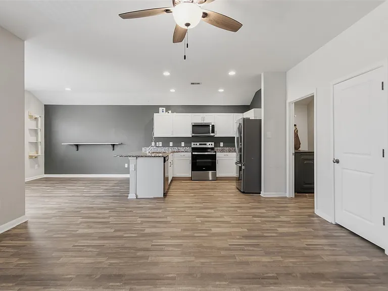 111 Bering Dr — Photo 7