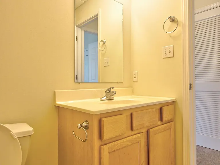 Scholar's Quad Collegiate Apartments — Photo 16