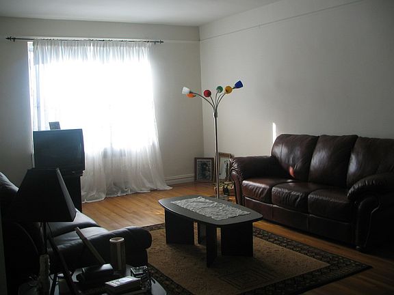 3rd image of 6141 Saunders St #86
