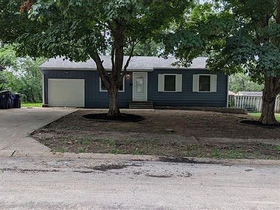 3rd image of 8613 E 92nd Ter