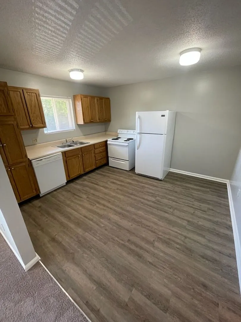 Courtyard Apartments | 1002 Salisbury Street Apt 6-B — Photo 4