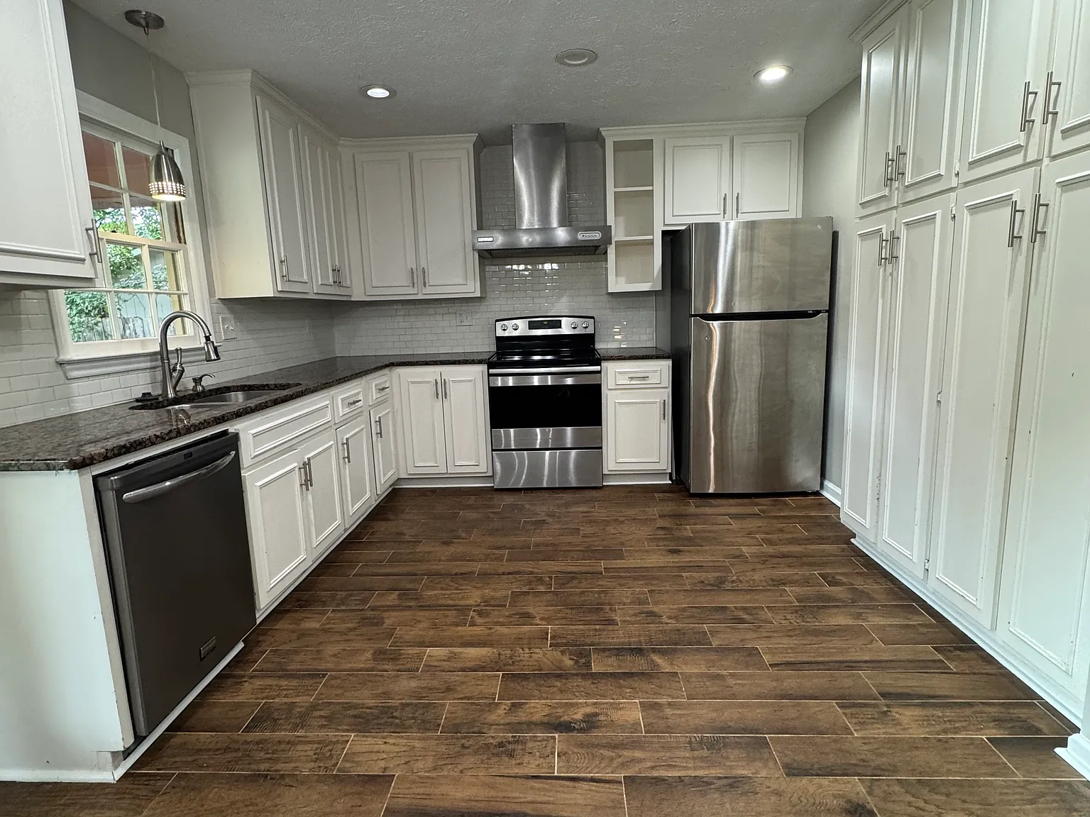 4 bed, 1.5 bath, 1778 sqft, $1,895 — Photo 4