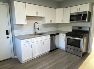 42 E 58th St APT 3N, Westmont, IL 60559