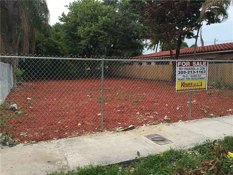 2nd image of 136 NW 7th Ave